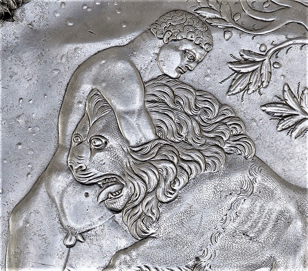 VEX.2014.1.96: Missorium of Herakles and Lion