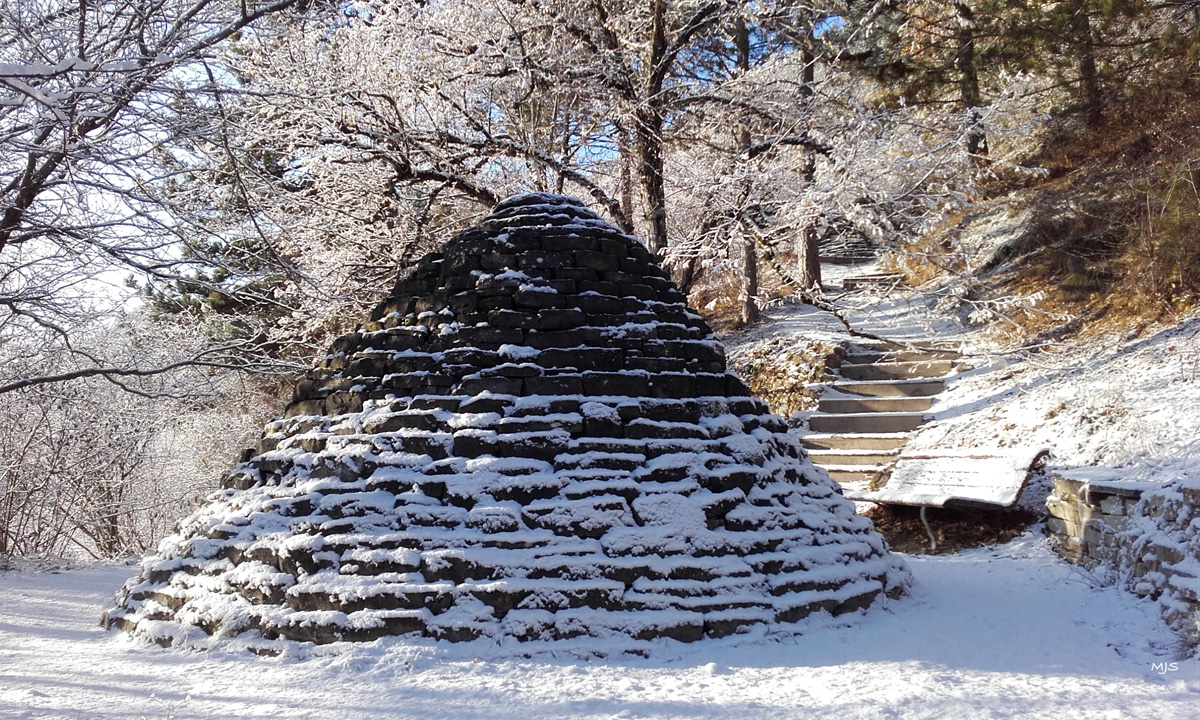 MP_Andy-Goldsworthy_Cairn_neige_hiver