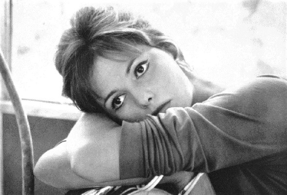 b4838-600full-claudia-cardinale1