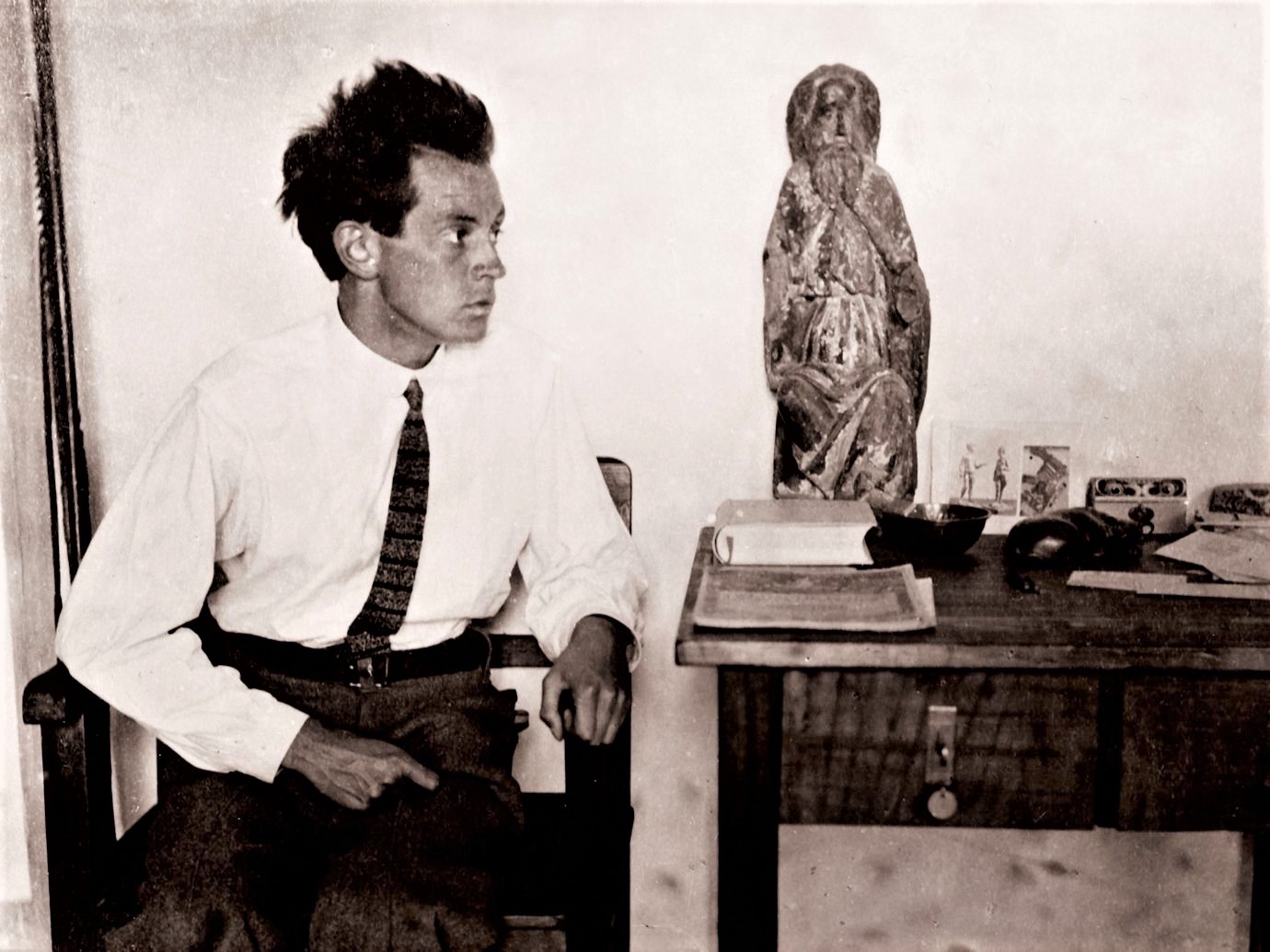 egon-schiele-5bd8a96a46e0fb00510a25e9